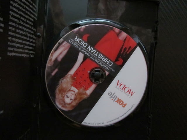Christian Dior DVD филм модна къща моделиер империя мода дрехи бижута тенденции манекенки модели - снимка 2