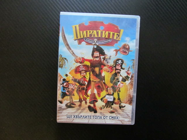 Пиратите! DVD филм Пират на годината Кървавия остров приключения забавления анимация кораби битки - снимка 1