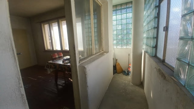 Продаваме тристаен апартамент в кв. Смирненски 3-стаен, 95 м2, Тухла - град Пловдив | Апартаменти - снимка 2