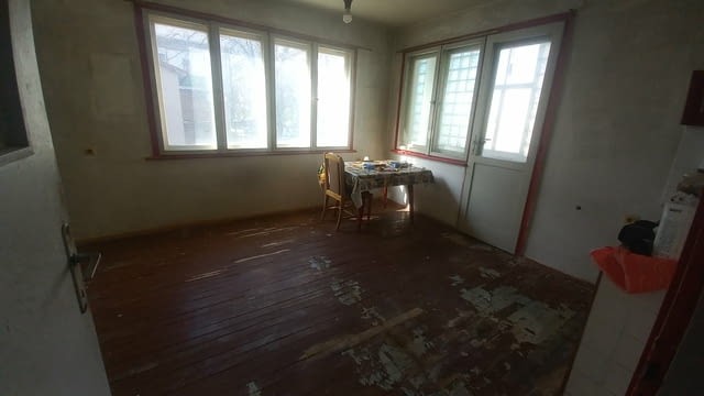 Продаваме тристаен апартамент в кв. Смирненски 3-стаен, 95 м2, Тухла - град Пловдив | Апартаменти - снимка 3