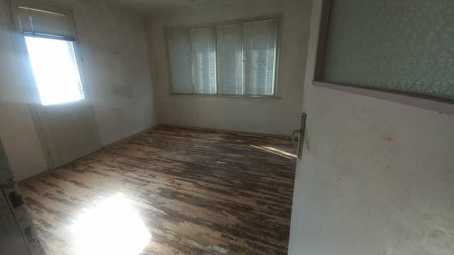 Продаваме тристаен апартамент в кв. Смирненски 3-стаен, 95 м2, Тухла - град Пловдив | Апартаменти - снимка 6
