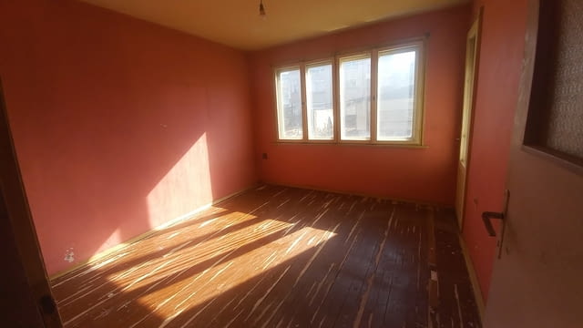 Продаваме тристаен апартамент в кв. Смирненски 3-стаен, 95 м2, Тухла - град Пловдив | Апартаменти - снимка 8