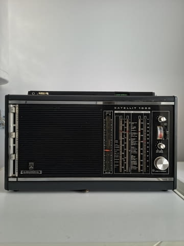 Винтидж радио Grundig Satellit 1000 Аналогов - град Варна | Приемници / Антени - снимка 1