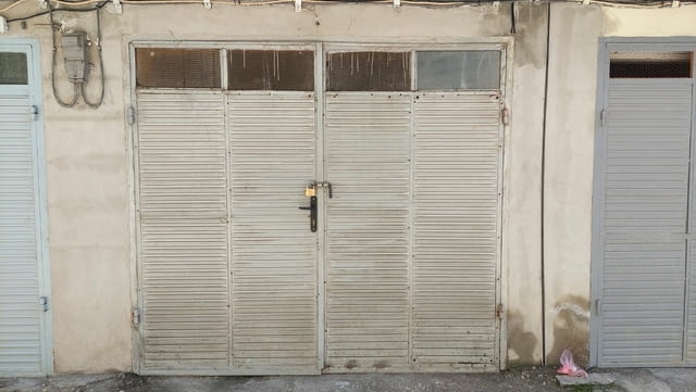 Продавам МАСИВНИ ЖЕЛЕЗНИ ГАРАЖНИ ВРАТИ в много добро състояние. - снимка 1