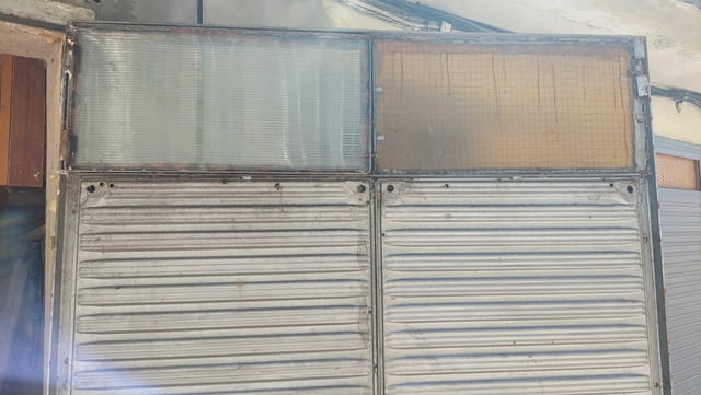 Продавам МАСИВНИ ЖЕЛЕЗНИ ГАРАЖНИ ВРАТИ в много добро състояние. - снимка 5