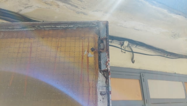 Продавам МАСИВНИ ЖЕЛЕЗНИ ГАРАЖНИ ВРАТИ в много добро състояние. - снимка 6