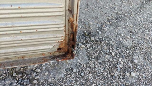 Продавам МАСИВНИ ЖЕЛЕЗНИ ГАРАЖНИ ВРАТИ в много добро състояние. - снимка 7