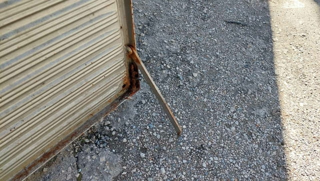 Продавам МАСИВНИ ЖЕЛЕЗНИ ГАРАЖНИ ВРАТИ в много добро състояние. - снимка 9