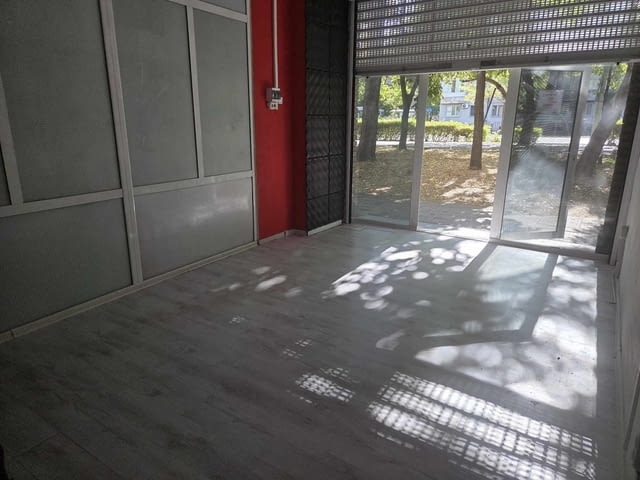 Даваме под наем търговско помещение в кв. Каменица 1 1-стаен, 70 м2, Тухла - град Пловдив | Офиси - снимка 2