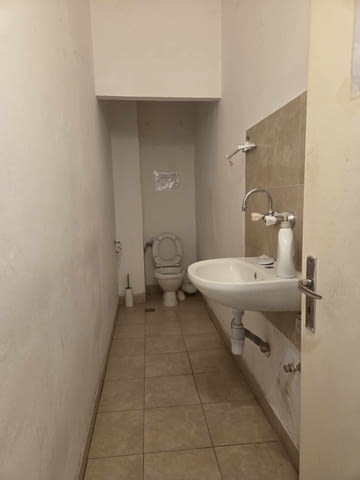 Даваме под наем търговско помещение в кв. Каменица 1 1-стаен, 70 м2, Тухла - град Пловдив | Офиси - снимка 9