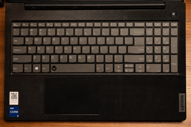 Продавам Lenovo IdeaPad V15 G3 IAP/i5-1235U/16GB RAM/512GB NVMe/1TB SATA3 - снимка 2