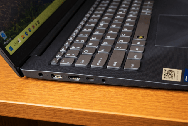 Продавам Lenovo IdeaPad V15 G3 IAP/i5-1235U/16GB RAM/512GB NVMe/1TB SATA3 - снимка 3