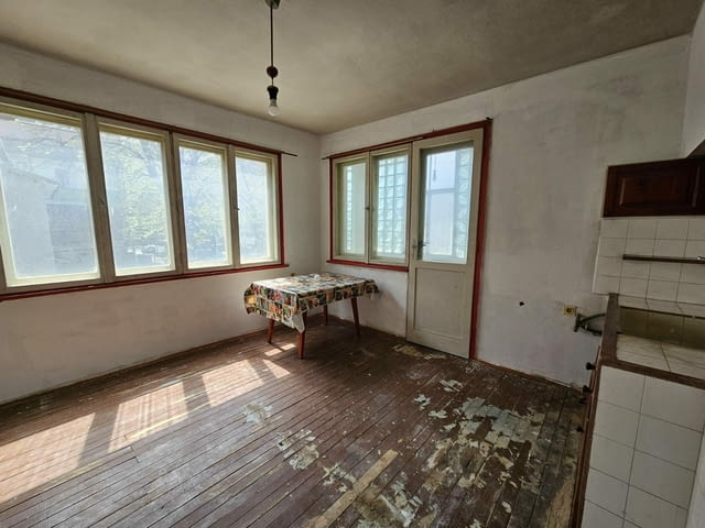 Продаваме тристаен апартамент в кв. Смирненски, city of Plovdiv | Apartments - снимка 1