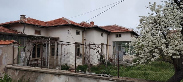 Едноетажна къща с парцел в село Динево, обл.Хасково, village Dinеvo | Houses & Villas - снимка 2