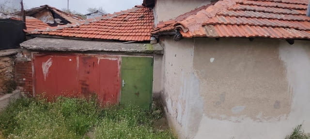 Едноетажна къща с парцел в село Динево, обл.Хасково, village Dinеvo | Houses & Villas - снимка 4