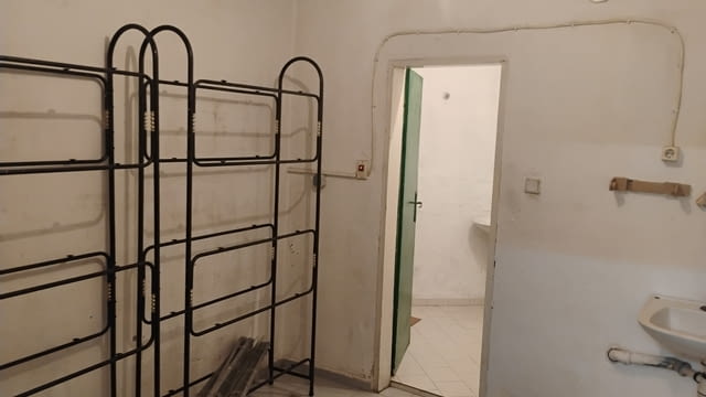 МАгазин-офис-студио красота-Пловдив-Въстанически.350 евро наем.42 кв.м., - снимка 4