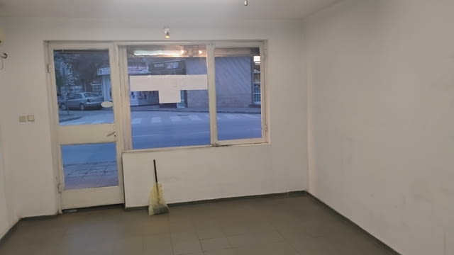 МАгазин-офис-студио красота-Пловдив-Въстанически.350 евро наем.42 кв.м., - снимка 5