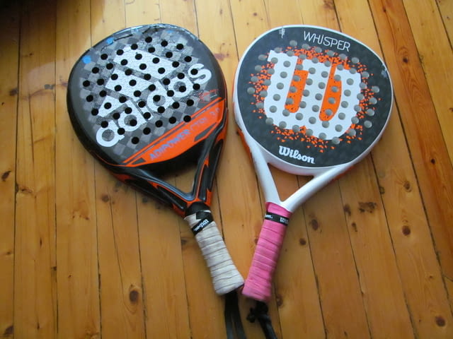 Две ракети плажен тенис падел бал Adidas Wilson игра хилки употребявани забележки забавление навън - снимка 2