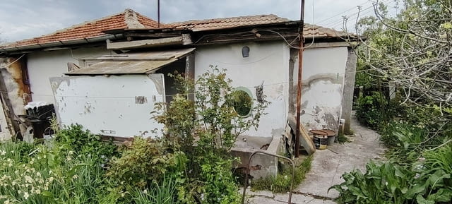 Парцел с вила в Южна индустриална зона, гр. Хасково, град Хасково | Къщи / Вили - снимка 1