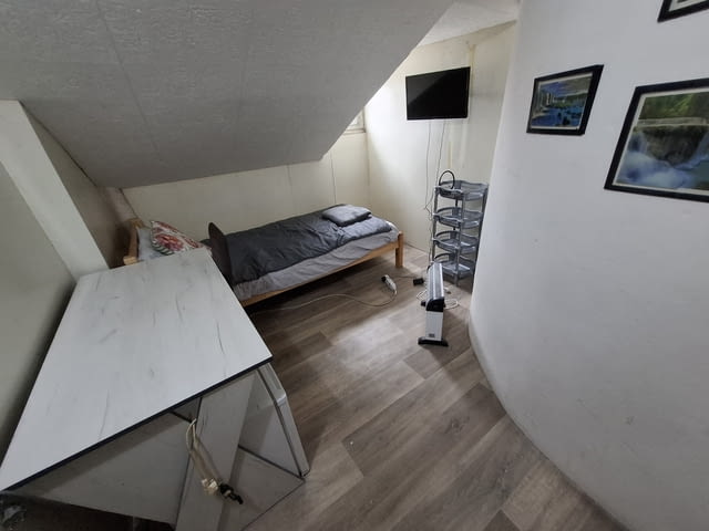 Самостоятелна Таванска стая под наем частно лице, град София | Стаи под Наем - снимка 4