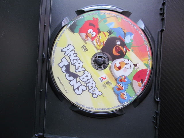 Angry Birds филм Ядосаните пилета гневни от популярната игра забавно екшън прасета оцеляване яйца го - снимка 2