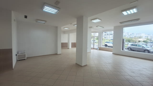 Давам под наем магазин / офис във Владиславово 125 m2, Brick, Air Conditioning - city of Varna | Offices - снимка 1