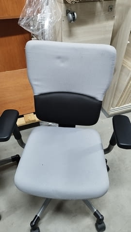 Офис столове Steelcase сиво и черно текстилна дамаска, city of Sofia | Chairs - снимка 3