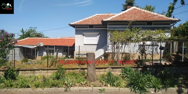 Къща с двор в гр. Бяла 1-floor, Brick, 124 m2 - city of Byala | Houses & Villas - снимка 2