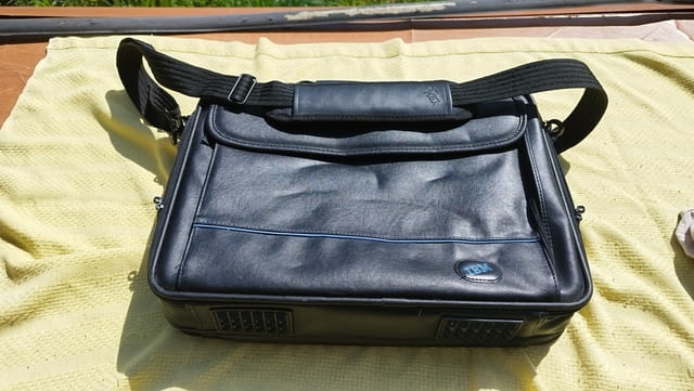 Кожено куфарче - чанта за лаптоп с лого на IBM, 16-17” използвана - снимка 1