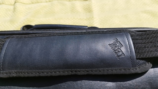 Кожено куфарче - чанта за лаптоп с лого на IBM, 16-17” използвана - снимка 2