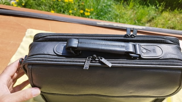 Кожено куфарче - чанта за лаптоп с лого на IBM, 16-17” използвана - снимка 5