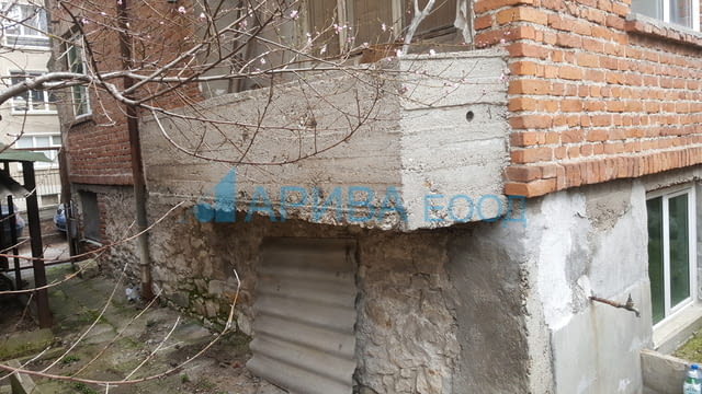 Самостоятелна къща в център Хасково 3-етажна, Тухла, 205 м2 - град Хасково | Къщи / Вили - снимка 2
