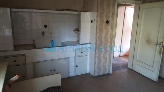 Самостоятелна къща в център Хасково 3-етажна, Тухла, 205 м2 - град Хасково | Къщи / Вили - снимка 4