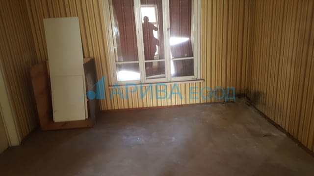 Самостоятелна къща в център Хасково 3-етажна, Тухла, 205 м2 - град Хасково | Къщи / Вили - снимка 6