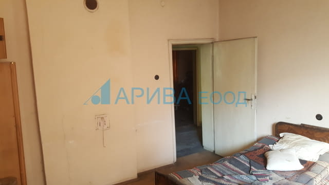Самостоятелна къща в център Хасково 3-етажна, Тухла, 205 м2 - град Хасково | Къщи / Вили - снимка 8