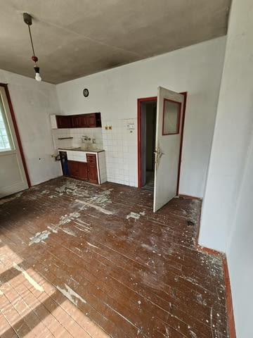 Продаваме тристаен апартамент в кв. Смирненски 3-стаен, 95 м2, Тухла - град Пловдив | Апартаменти - снимка 2