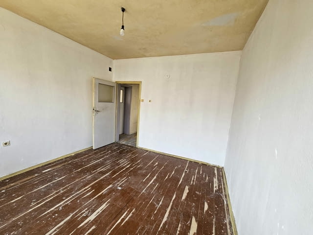 Продаваме тристаен апартамент в кв. Смирненски 3-стаен, 95 м2, Тухла - град Пловдив | Апартаменти - снимка 5