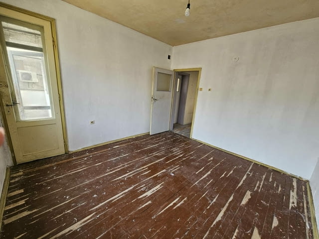 Продаваме тристаен апартамент в кв. Смирненски 3-стаен, 95 м2, Тухла - град Пловдив | Апартаменти - снимка 6