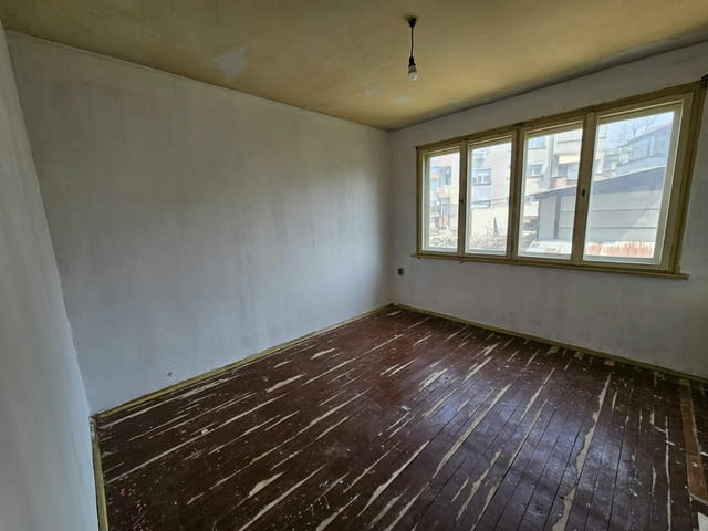 Продаваме тристаен апартамент в кв. Смирненски 3-стаен, 95 м2, Тухла - град Пловдив | Апартаменти - снимка 9