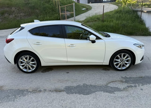 Mazda 3 2.2d Skyactiv Head-Up BOSE Дизел, Ръчна, Хечбек - град Троян | Автомобили / Джипове - снимка 4