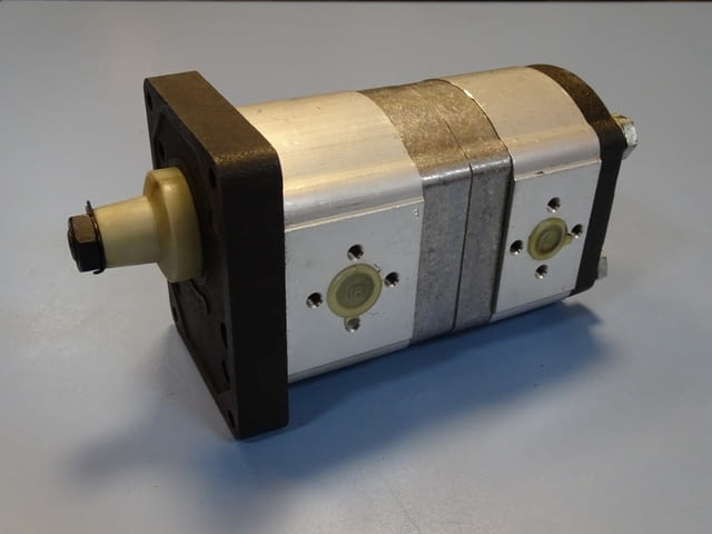 Сдвоена хидравлична зъбна помпа HYDROPACK 20C11X067/20C4.5X066 Hydraulic Pump 250Bar - снимка 1