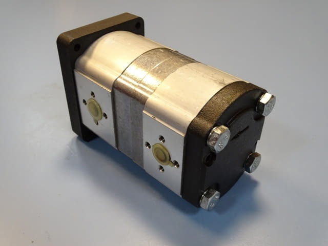 Сдвоена хидравлична зъбна помпа HYDROPACK 20C11X067/20C4.5X066 Hydraulic Pump 250Bar - снимка 2