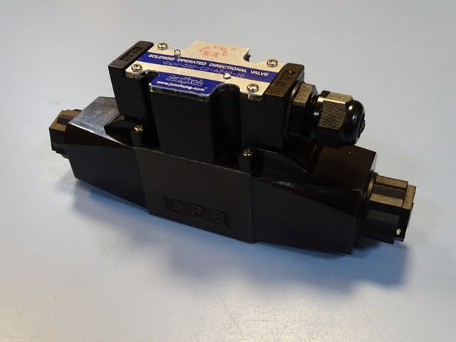Хидравличен разпределител JUN CHENG DWH-GO2-C2-A240-10 directional valve 220V - снимка 2