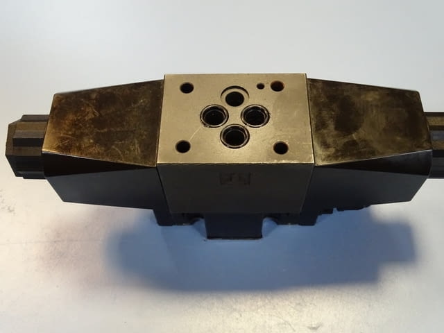 Хидравличен разпределител JUN CHENG DWH-GO2-C2-A240-10 directional valve 220V - снимка 6