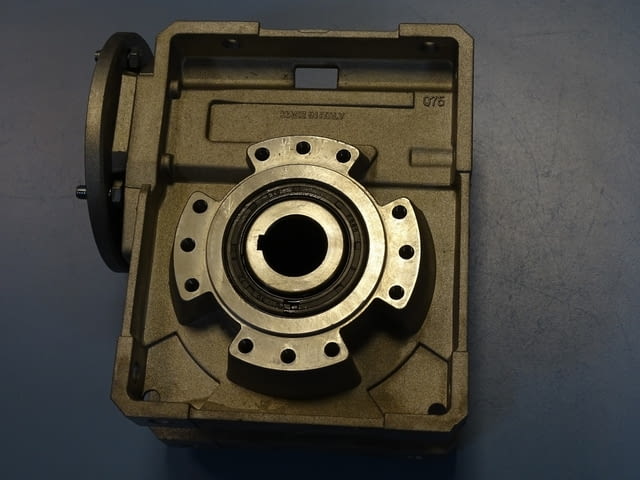 Червячен редуктор Lenze PQ75FB31C30T/B14B8 worm reducer size-75 i=31 - снимка 4