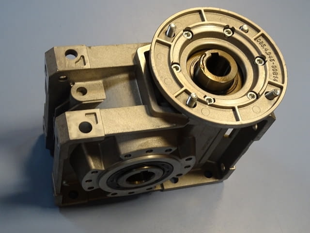 Червячен редуктор Lenze PQ75FB31C30T/B14B8 worm reducer size-75 i=31 - снимка 6