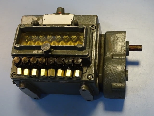 Централизирана смазочна помпа ORSTA Hydraulic lubrication Pump TGL17-747404 - снимка 3