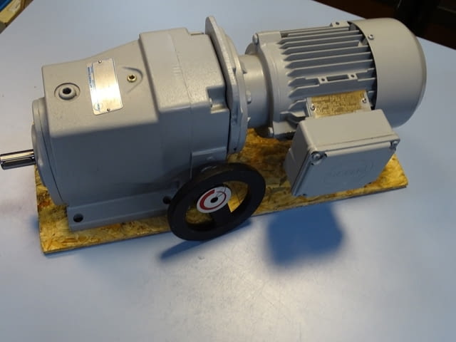 Вариаторен мотор редуктор STOBER typ R17-1088 Variable Gear Motor 0.37kW - снимка 10