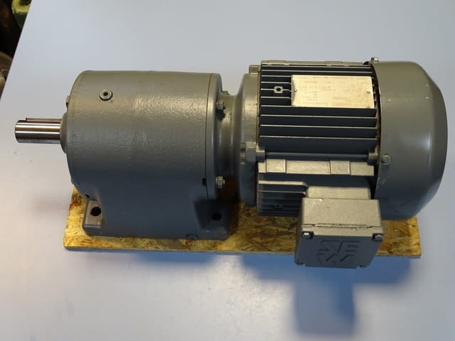 Мотор редуктор SEW-EURODRIVE R60DT90S4 Helical Gear Box Motor 1.1kW - снимка 2