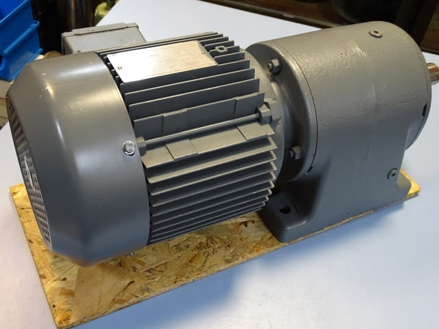 Мотор редуктор SEW-EURODRIVE R60DT90S4 Helical Gear Box Motor 1.1kW - снимка 5